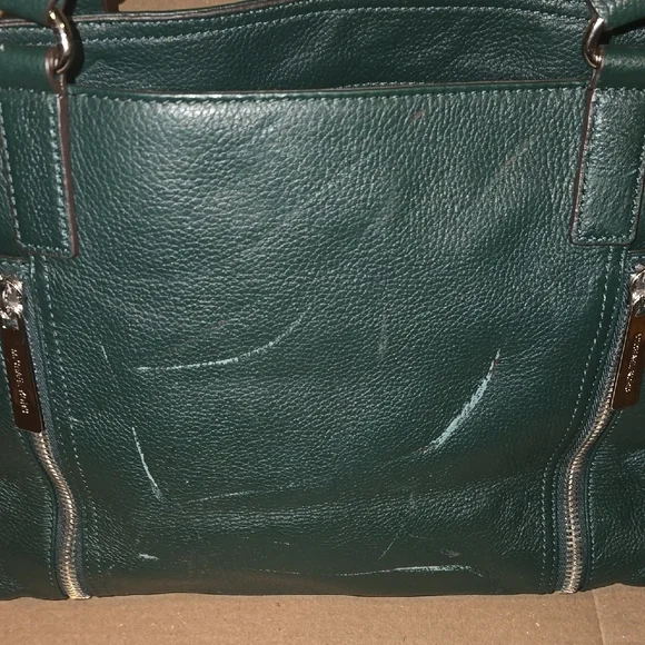 Michael Kors Green Leather Shoulder Bag with Gold Accents - Picture 3 of 11
